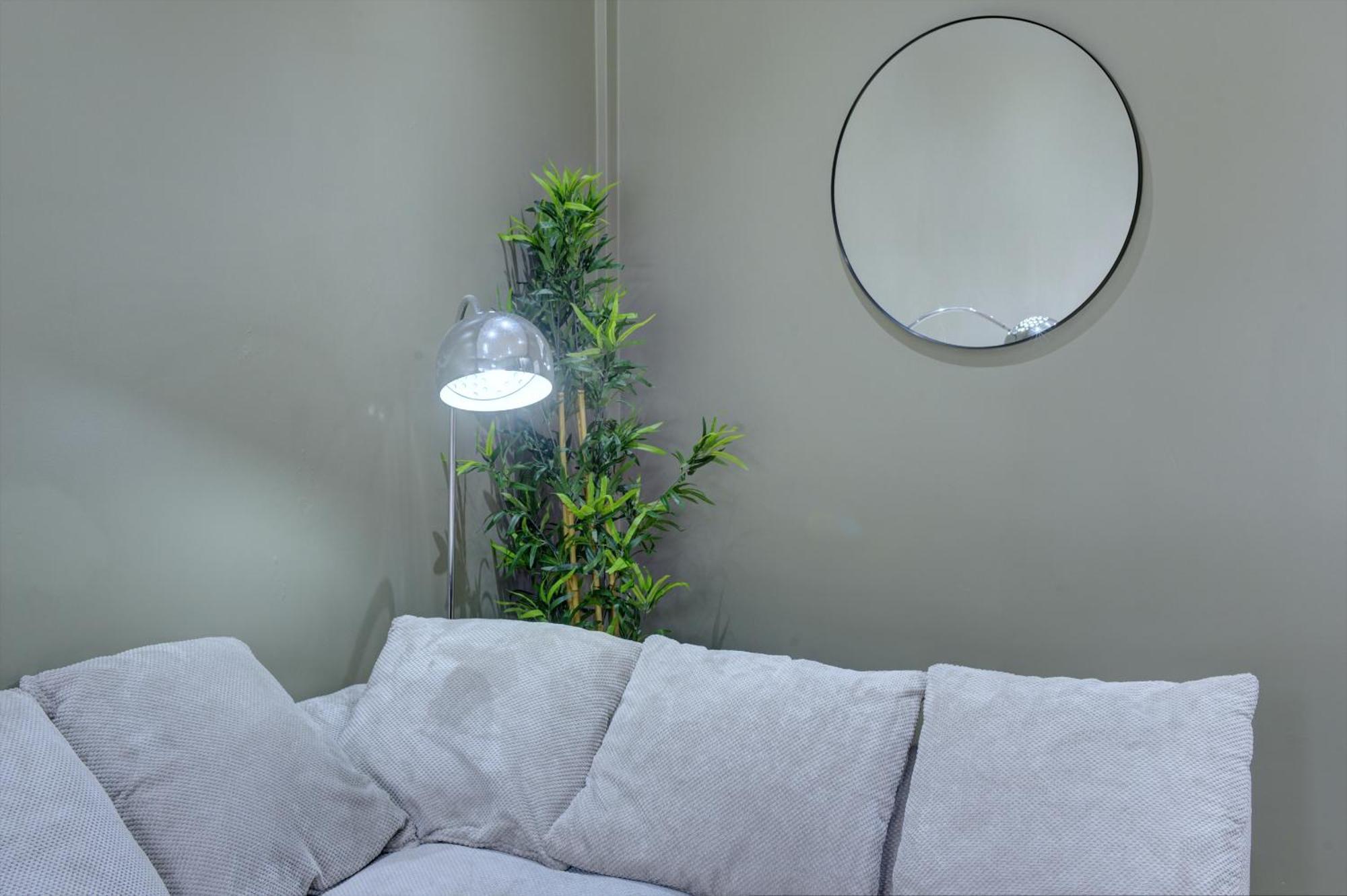 4 Bedrooms Homely House With Garden- Sleeps 9 Comfortably With 6 Comfortable Beds, Free Street Parking, Business Travellers, Contractors, & Holiday-Goers, Coventry, Near All Major Transport Links In Coventry And Motorway Exterior photo